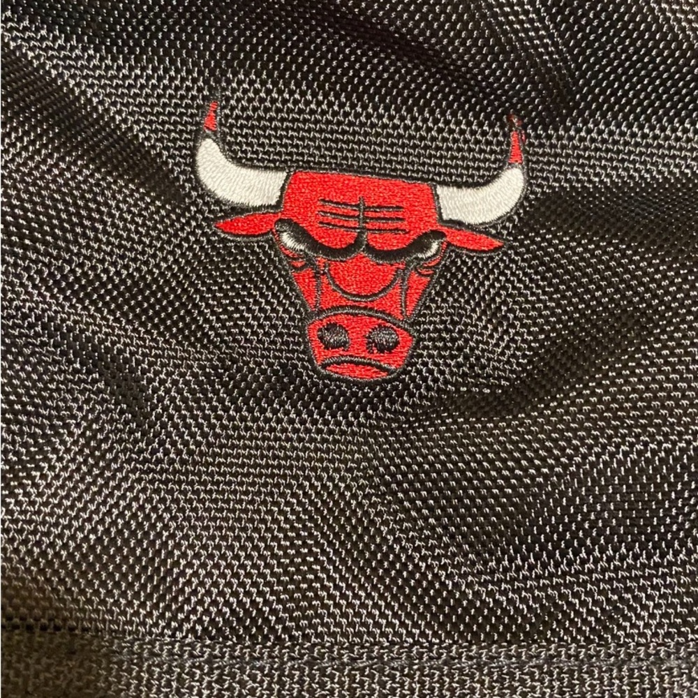 Chicago Bulls Duffle Bag - Picture 2 of 12